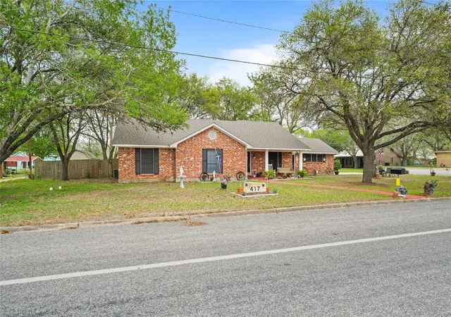 Photo 3 of Single family home for sale at 417 S Faires, Flatonia, TX 78941 | MLS# 33330651 | Listing updated on 2026-09-16