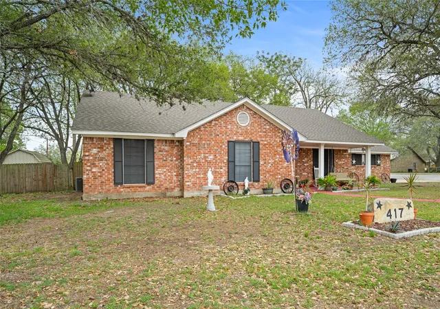 Photo 4 of Single family home for sale at 417 S Faires, Flatonia, TX 78941 | MLS# 33330651 | Listing updated on 2026-09-16