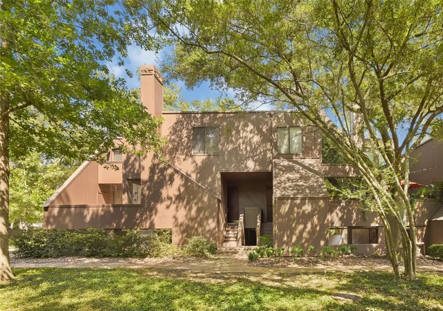 Photo 1 of Townhouse for sale at 268 Litchfield Ln, Houston, TX 77024 | MLS# 40158338 | Listing updated on 2026-09-18