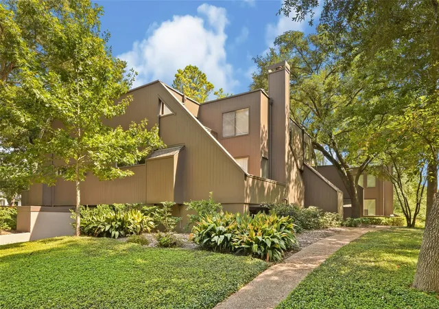 Photo 2 of Townhouse for sale at 268 Litchfield Ln, Houston, TX 77024 | MLS# 40158338 | Listing updated on 2026-09-18