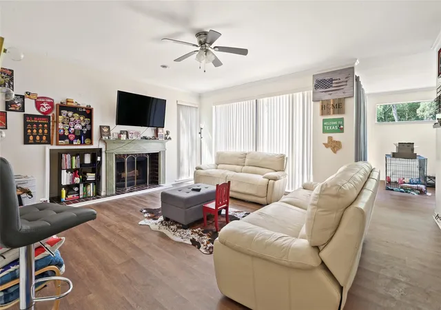 Photo 3 of Townhouse for sale at 268 Litchfield Ln, Houston, TX 77024 | MLS# 40158338 | Listing updated on 2026-09-18