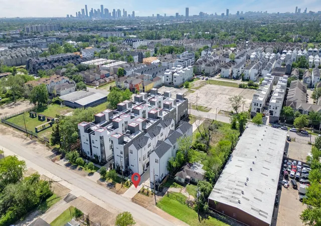 Photo 41 of Single family home for sale at 1175 W 19th Street, Houston, TX 77008 | MLS# 94405172 | Listing updated on 2026-10-08