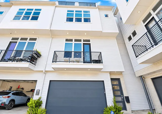 Townhouse for sale at 817 Delano St #B, Houston, TX 77003 | MLS# 58032962