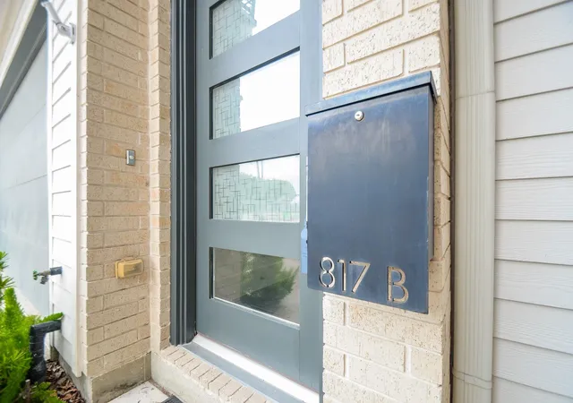 Photo 3 of Townhouse for sale at 817 Delano St #B, Houston, TX 77003 | MLS# 58032962 | Listing updated on 2026-10-05