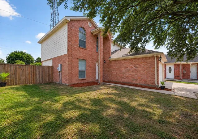 Photo 2 of Single family home for sale at 9707 Royal Crst Way, Houston, TX 77083 | MLS# 6696163 | Listing updated on 2026-09-06