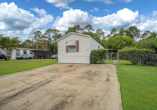 Photo 3 of Single family home for sale at 10007 Cedar Landing Dr, Baytown, TX 77521 | MLS# 54605201 | Listing updated on 2026-09-16