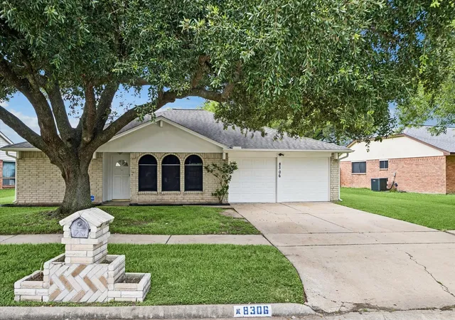 Photo 2 of Single family home for sale at 8306 Bee Meadow Ln, Missouri City, TX 77489 | MLS# 61817544 | Listing updated on 2026-09-11
