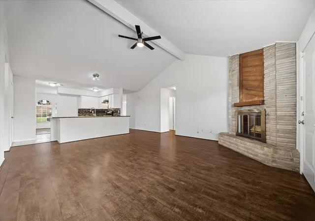 Photo 3 of Single family home for sale at 8306 Bee Meadow Ln, Missouri City, TX 77489 | MLS# 61817544 | Listing updated on 2026-09-11