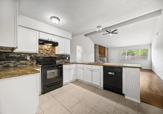 Photo 4 of Single family home for sale at 8306 Bee Meadow Ln, Missouri City, TX 77489 | MLS# 61817544 | Listing updated on 2026-09-11