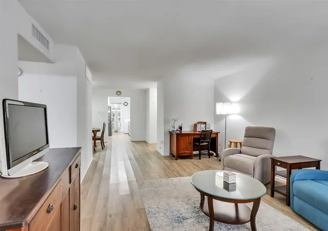 Photo 3 of Condo for sale at 3100 Jeanetta St #905, Houston, TX 77063 | MLS# 22790904 | Listing updated on 2026-09-19
