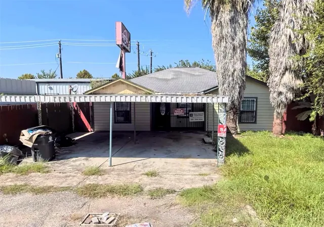 Photo 3 of Single family home for sale at 205 28th Street, Houston, TX 77008 | MLS# 3096389 | Listing updated on 2026-09-23