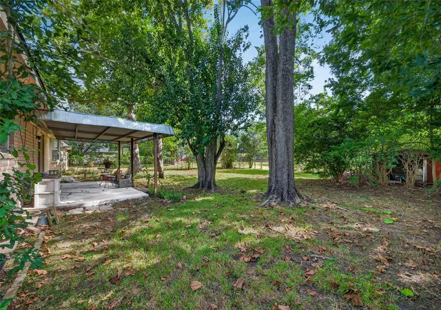 Photo 17 of Sale Pending at 2707 Livingston Dr, Pearland, TX 77584 | MLS# 74645365 | Listing updated on 2026-10-02