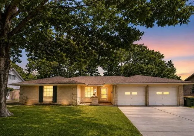Photo 1 of Sale Pending at 2707 Livingston Dr, Pearland, TX 77584 | MLS# 74645365 | Listing updated on 2026-10-02