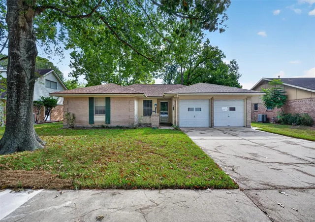 Photo 2 of Sale Pending at 2707 Livingston Dr, Pearland, TX 77584 | MLS# 74645365 | Listing updated on 2026-10-02
