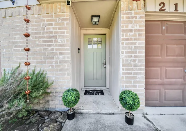 Photo 3 of Sale Pending at 217 Greenshire Dr, League City, TX 77573 | MLS# 36141650 | Listing updated on 2026-10-09