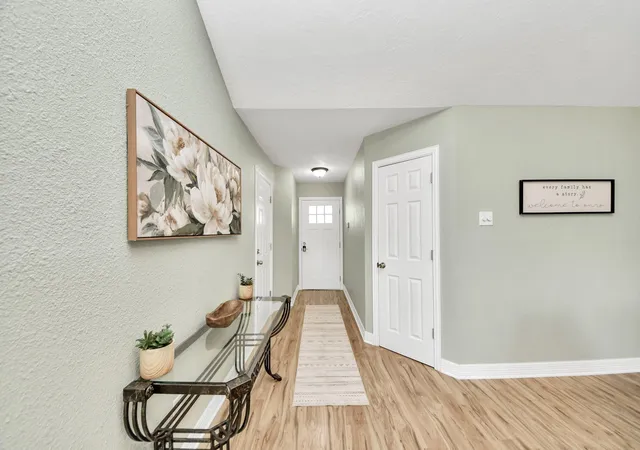 Photo 4 of Sale Pending at 217 Greenshire Dr, League City, TX 77573 | MLS# 36141650 | Listing updated on 2026-10-09