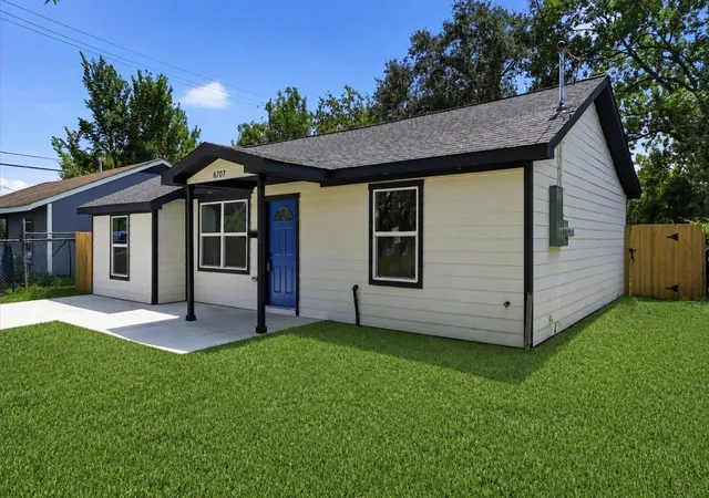 Photo 3 of Single family home for sale at 6707 New York St, Houston, TX 77021 | MLS# 7175302 | Listing updated on 2026-09-15