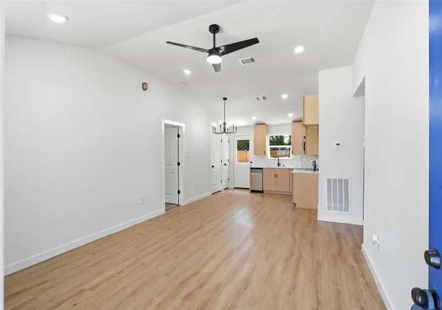 Photo 4 of Single family home for sale at 6707 New York St, Houston, TX 77021 | MLS# 7175302 | Listing updated on 2026-09-15
