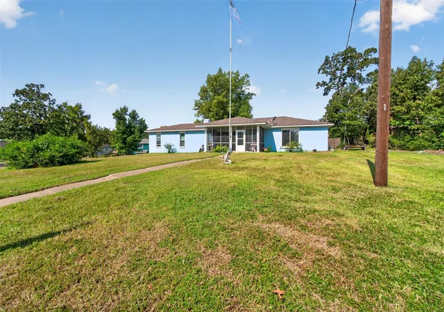 Photo 3 of Single family home for sale at 165 Pecan Cvs Ln, Onalaska, TX 77360 | MLS# 47030553 | Listing updated on 2026-09-15