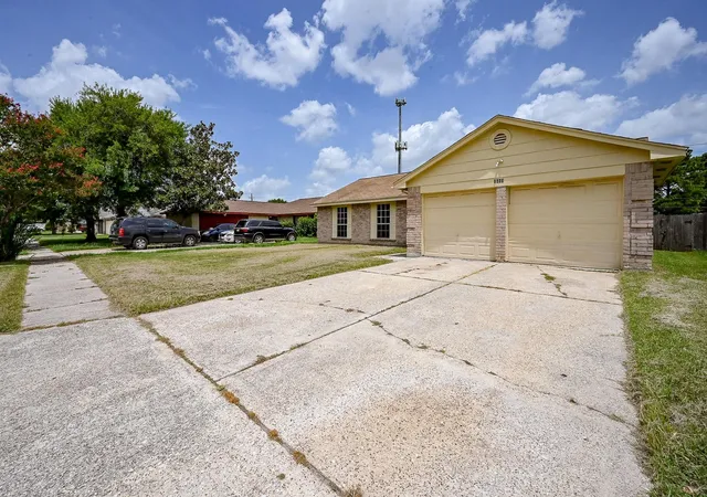 Photo 2 of Single family home for sale at 2667 Grand Cyn Dr, Houston, TX 77067 | MLS# 42412264 | Listing updated on 2026-09-11