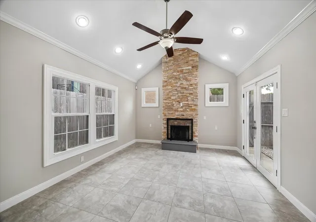 Photo 3 of Single family home for sale at 2108 White Oak Dr, Houston, TX 77009 | MLS# 66447085 | Listing updated on 2026-09-27