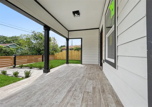 Photo 4 of Single family home for sale at 2307 Chestnut St, Houston, TX 77009 | MLS# 4752726 | Listing updated on 2026-09-27