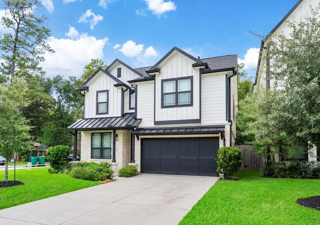 Photo 2 of Single family home for sale at 15 Honeycomb Ridge Pl, Spring, TX 77380 | MLS# 89281166 | Listing updated on 2026-10-04