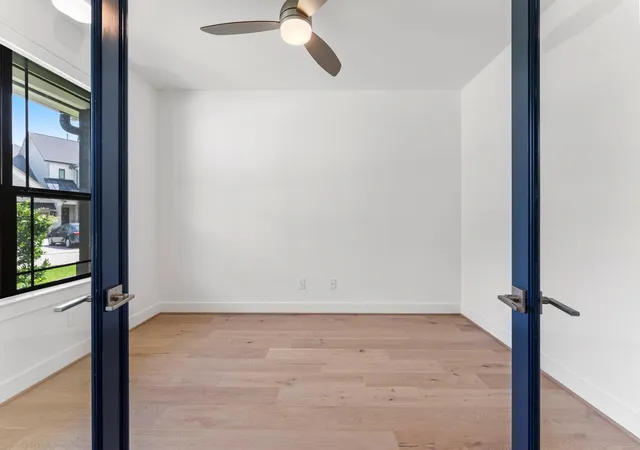 Photo 4 of Single family home for sale at 15 Honeycomb Ridge Pl, Spring, TX 77380 | MLS# 89281166 | Listing updated on 2026-10-04