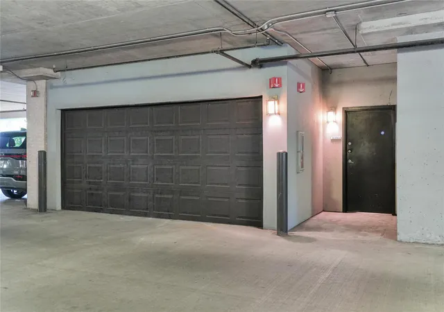 Photo 2 of Condo for sale at 2000 Bagby St #2401, Houston, TX 77002 | MLS# 9076830 | Listing updated on 2026-09-09