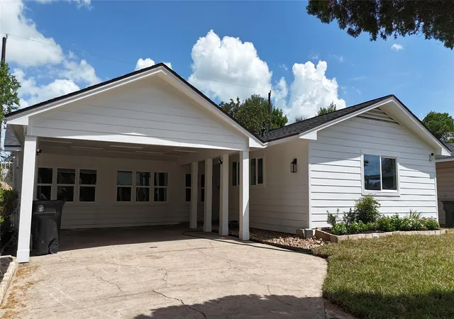 Photo 1 of Single family home for sale at 5007 Edfield St, Houston, TX 77033 | MLS# 22605608 | Listing updated on 2026-09-15