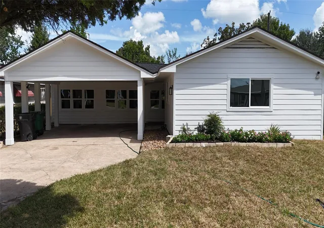 Photo 2 of Single family home for sale at 5007 Edfield St, Houston, TX 77033 | MLS# 22605608 | Listing updated on 2026-09-15
