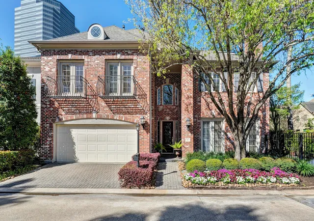 Photo 1 of Sale Pending at 69 Wynden Oaks Dr, Houston, TX 77056 | MLS# 89423533 | Listing updated on 2026-10-08