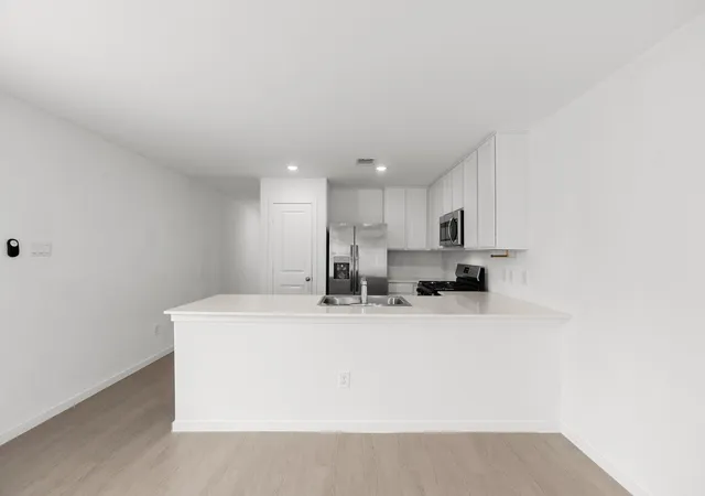 Photo 4 of Single family home for sale at 252 Houston Ave, Angleton, TX 77515 | MLS# 19959705 | Listing updated on 2026-10-08