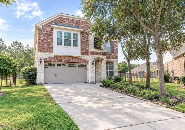 Photo 2 of Sale Pending at 50 Tidwillow Pl, The Woodlands, TX 77375 | MLS# 7154999 | Listing updated on 2026-10-10