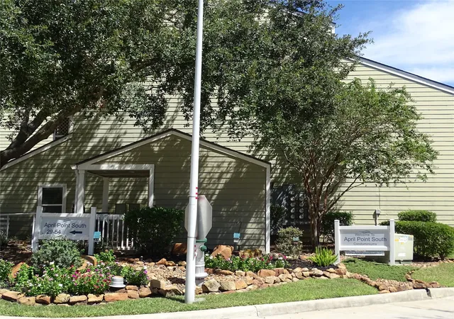 Photo 2 of Condo for sale at 127 April Point Dr S, Montgomery, TX 77356 | MLS# 48994419 | Listing updated on 2026-10-06