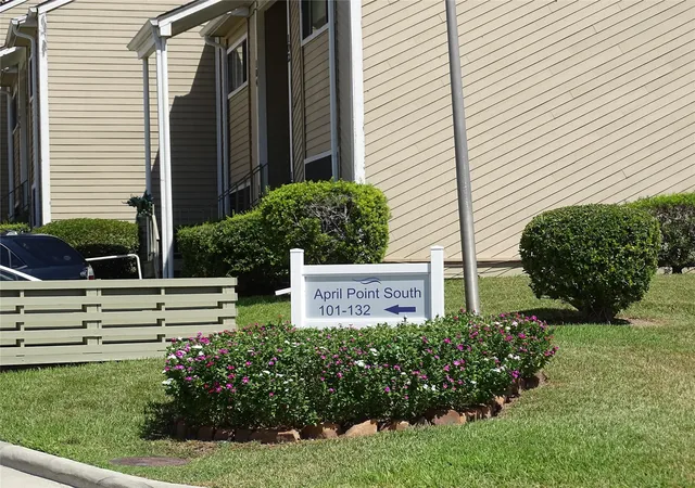 Photo 3 of Condo for sale at 127 April Point Dr S, Montgomery, TX 77356 | MLS# 48994419 | Listing updated on 2026-10-06
