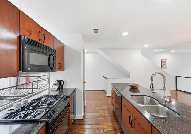 Photo 3 of Townhouse for sale at 6935 Ardmore St, Houston, TX 77054 | MLS# 49388564 | Listing updated on 2026-09-13