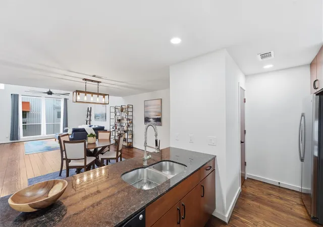 Photo 4 of Townhouse for sale at 6935 Ardmore St, Houston, TX 77054 | MLS# 49388564 | Listing updated on 2026-09-13
