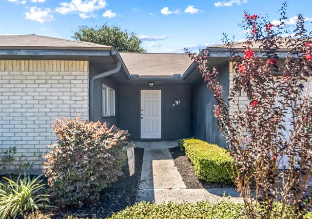 Photo 2 of Sale Pending at 21223 Fernhollow Ln, Spring, TX 77388 | MLS# 86084316 | Listing updated on 2026-09-17