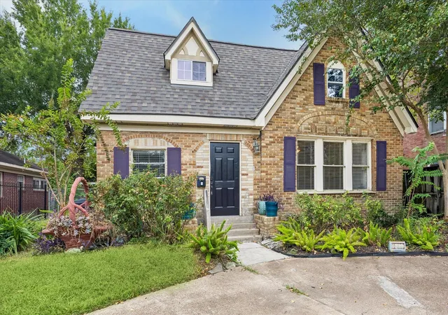 Photo 1 of Sale Pending at 2906 Arbor St, Houston, TX 77004 | MLS# 43720222 | Listing updated on 2026-10-08