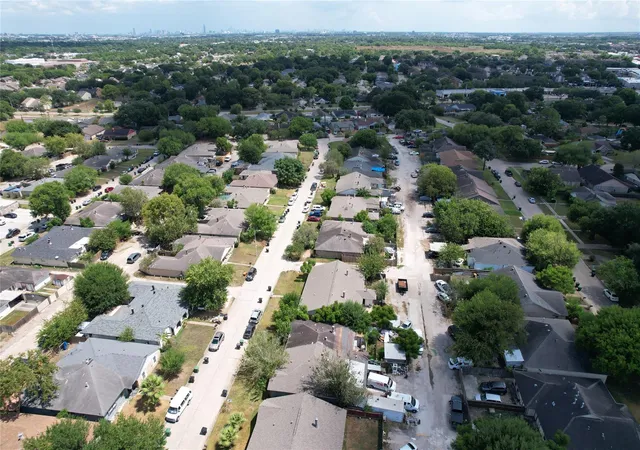 Photo 4 of Single family home for sale at 12809 Dairy Brk Dr, Houston, TX 77099 | MLS# 29729010 | Listing updated on 2026-09-21