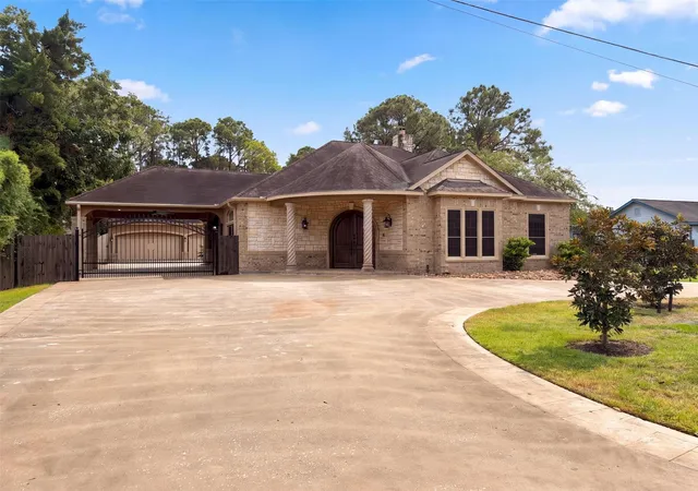Photo 1 of Single family home for sale at 1005 Lewis Dr, Kemah, TX 77565 | MLS# 35758852 | Listing updated on 2026-09-19