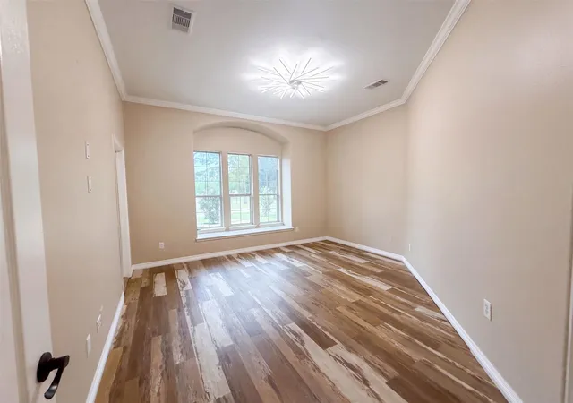Photo 3 of Single family home for sale at 1005 Lewis Dr, Kemah, TX 77565 | MLS# 35758852 | Listing updated on 2026-09-19
