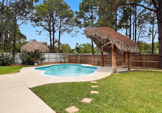 Photo 4 of Single family home for sale at 1005 Lewis Dr, Kemah, TX 77565 | MLS# 35758852 | Listing updated on 2026-09-19