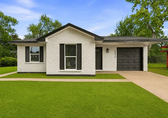 Photo 1 of Single family home for sale at 10911 Murr Way, Houston, TX 77048 | MLS# 59356049 | Listing updated on 2026-09-01