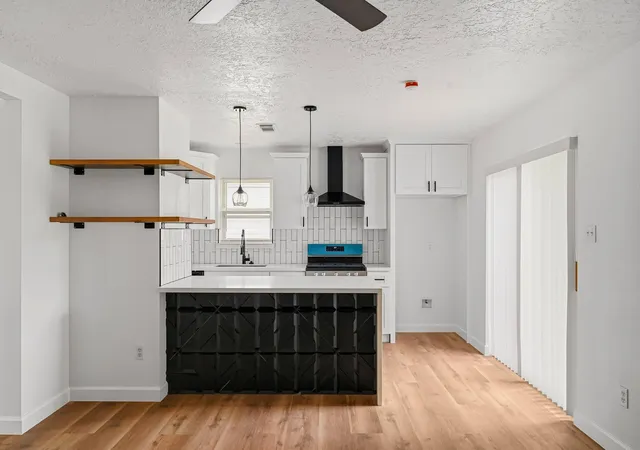Photo 2 of Single family home for sale at 10911 Murr Way, Houston, TX 77048 | MLS# 59356049 | Listing updated on 2026-09-01