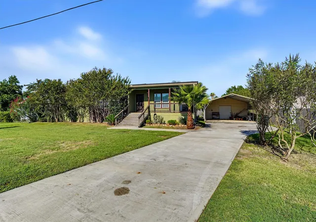 Photo 3 of Single family home for sale at 546 5th Street, Dickinson, TX 77539 | MLS# 41007347 | Listing updated on 2026-09-23