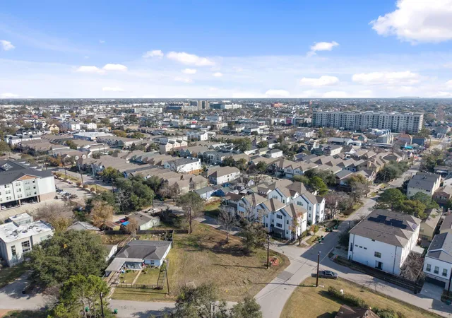 Photo 3 of Land for sale at 1801 W 14th 1/2 St, Houston, TX 77008 | MLS# 36316449 | Listing updated on 2026-09-23