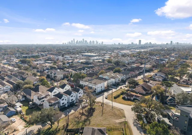 Photo 4 of Land for sale at 1801 W 14th 1/2 St, Houston, TX 77008 | MLS# 36316449 | Listing updated on 2026-09-23