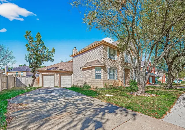 Photo 2 of Single family home for sale at 16410 Fondren Grv Dr, Missouri City, TX 77489 | MLS# 83919138 | Listing updated on 2026-09-19